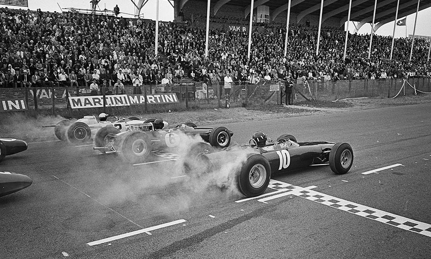 In una F1 sempre più giovane, in cui i piloti debuttano in età giovanissima, è interessante ricordare i vincitori più anziani di un GP. gp olanda 1965 partenza